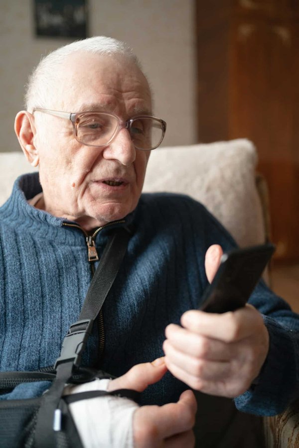 How can chatbots improve communication between patients and healthcare professionals?